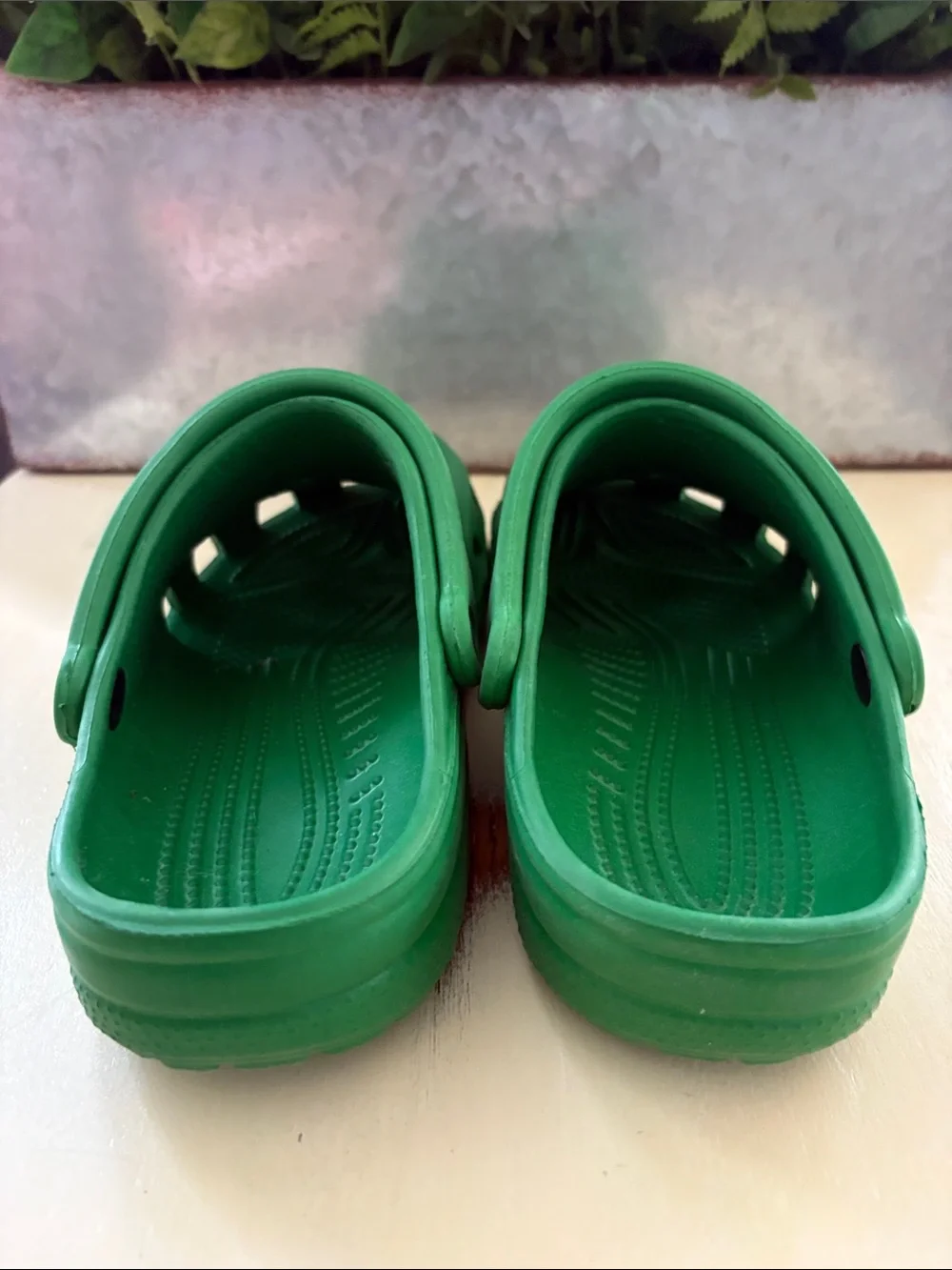 CROCS Green Clog Slip On Sandals Comfortable adult water shoes Size 8/10 UNISEX